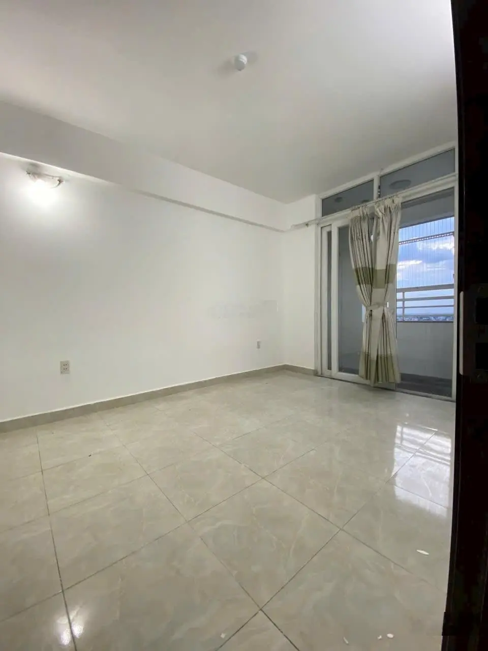 Cần tiền bán gấp căn góc 65m2, 2pn, 2wc. Đã có sổ hồng, có trước 600tr là mua được