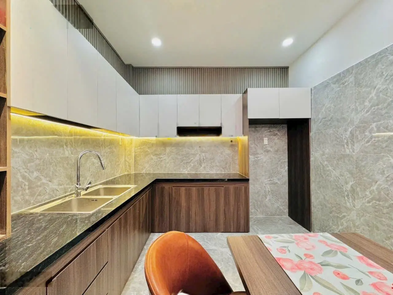 Về quê nên cần bán nhà HXH đường Nguyễn Đình Chiểu, Q3 - Giá 6,2 tỷ / 56m2 (4x14)m. 1 trệt 1 lầu