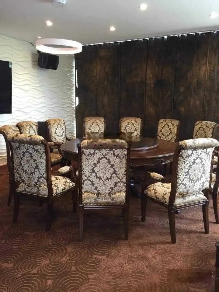 Bán biệt thự ngay Chi Cục Thuế Thành Phố. DT 10x20m. CN 200m2. 3 tầng. Giá 32.5 tỷ. LH 0901 882 ***