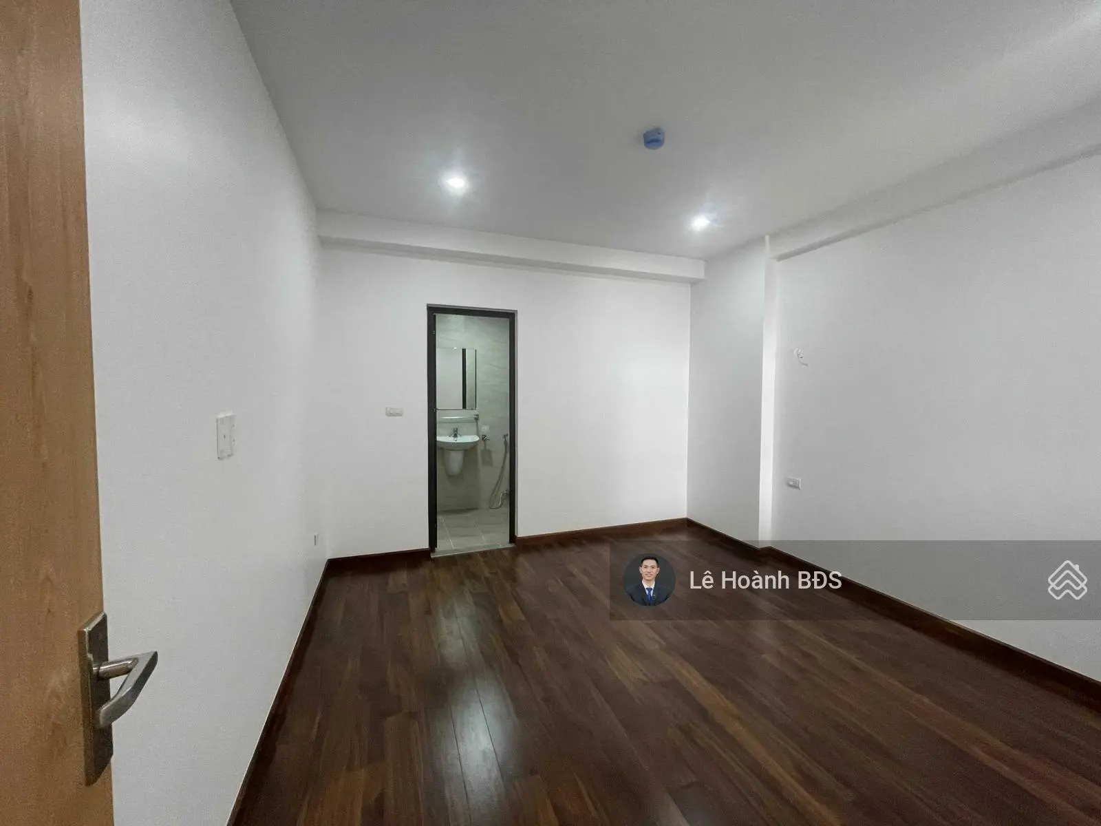 Bán lại suất nhân viên căn 2PN tầng trung, hướng mát, độc quyền không có trên bảng hàng CĐT