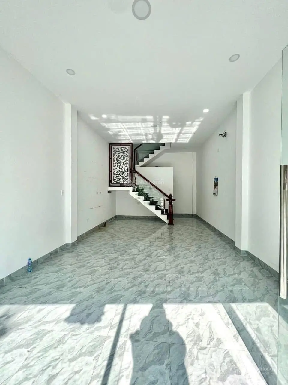 Bán nhà đẹp , sẵn hợp đồng cho thuê mặt tiền Thích Quảng Đức , có sẵn sổ đỏ , giá tốt . 0905211133