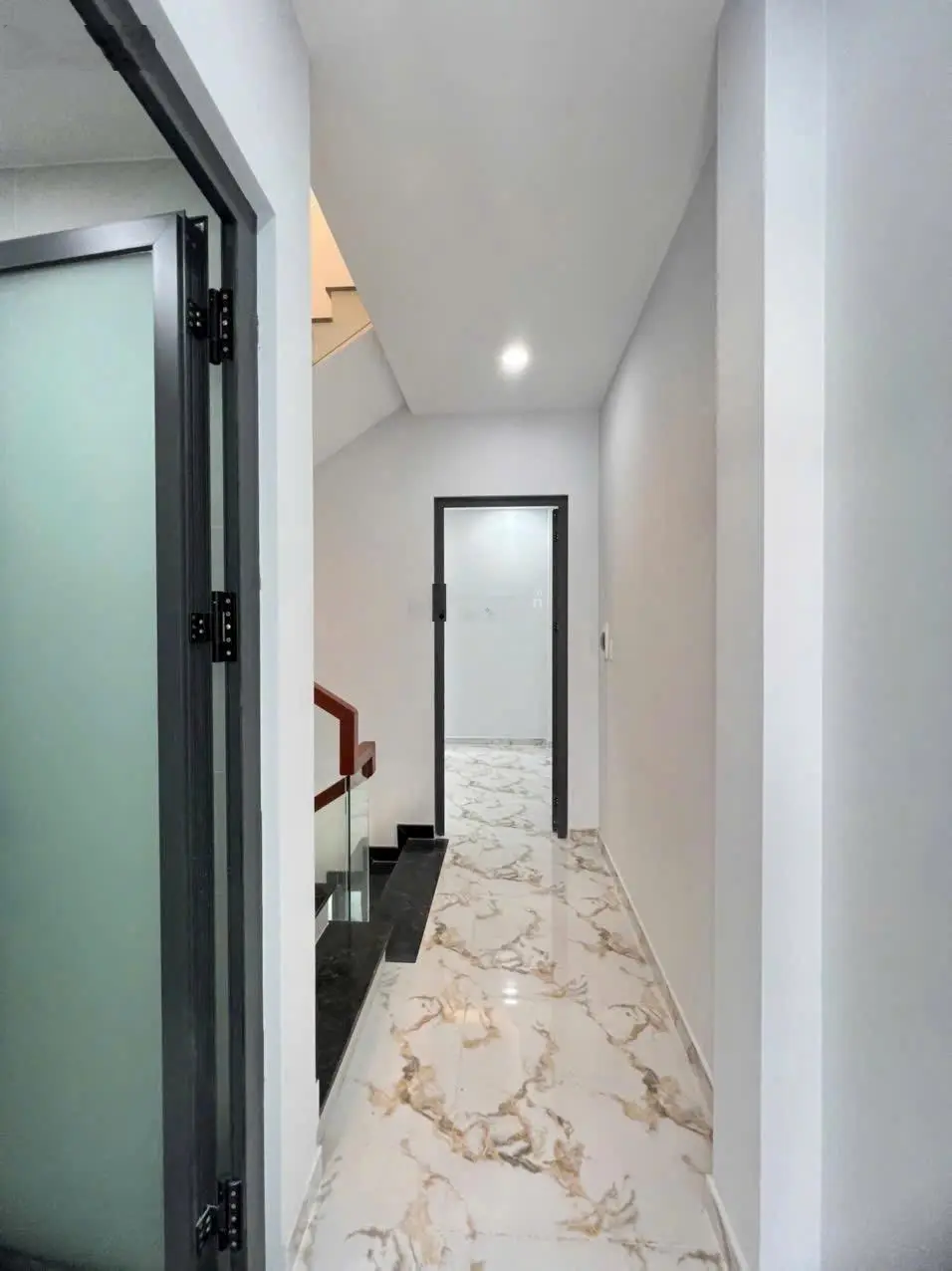 Bán nhà đẹp 1 trệt 2 lầu ngay sát Vinhome Quận 9, Cách Vinhome 200m. Sổ hồng riêng