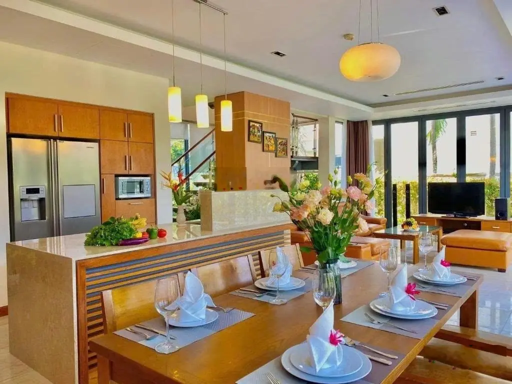 Bán gấp căn biệt thự Ocean Villas 5sao ven biển Đà Nẵng, 600m hồ bơi sân vườn ĐÃ CÓ SỔ giá chỉ 2xtỷ