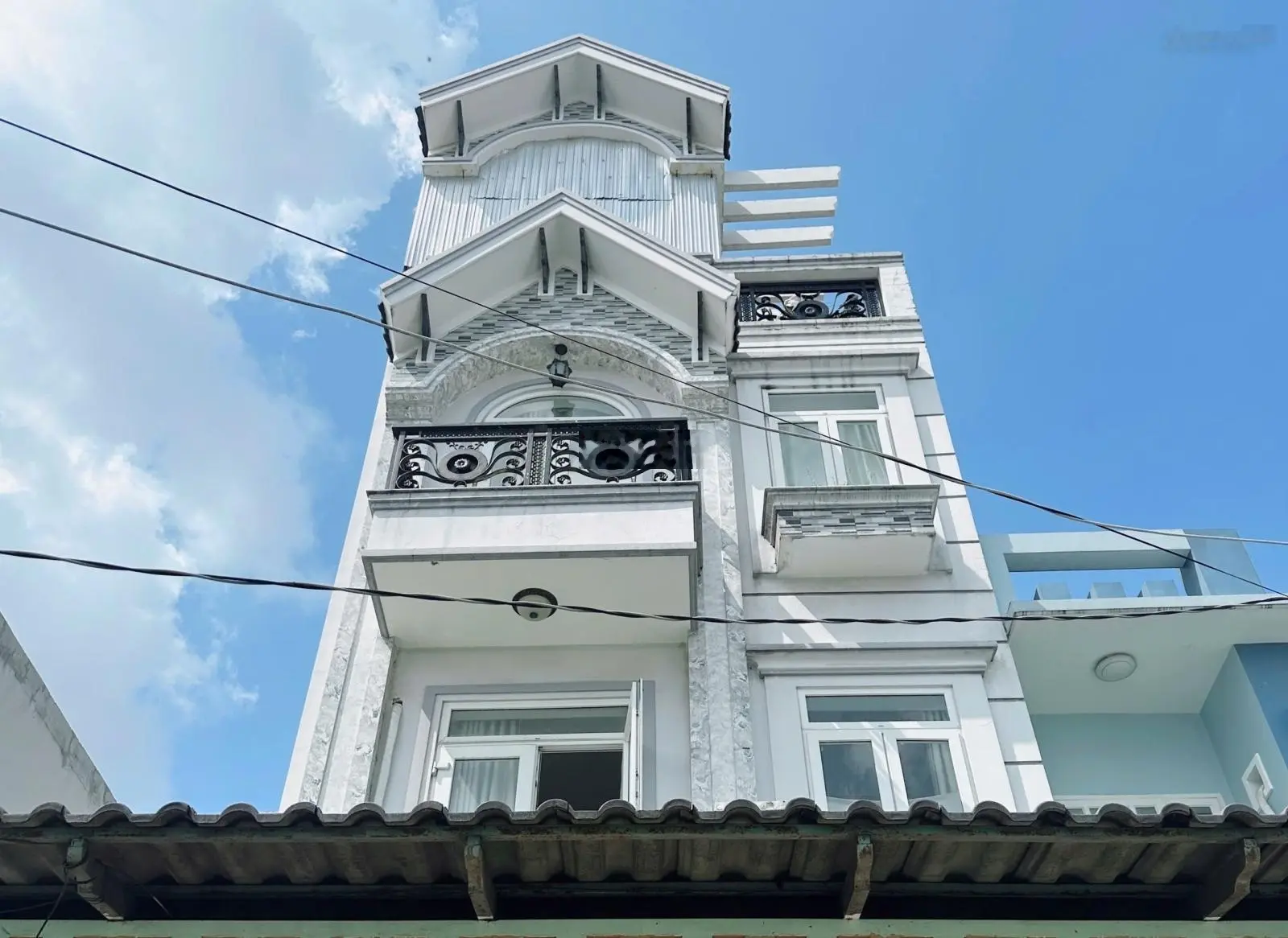 85M2 x 4 Tầng (5x17)-HXH 4.5M, CV LÀng Hoa, Chợ HTT, Emart, Cho Thuê 20tr/Tháng - Chỉ 8 Tỷ TL