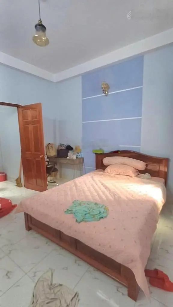 Cần bán nhà đường Trần Tuấn Khải, Quận 5. Giá 3 tỷ 950/80m2. Nhà 4 tầng BTCT. Đang cho thuê 15tr/th