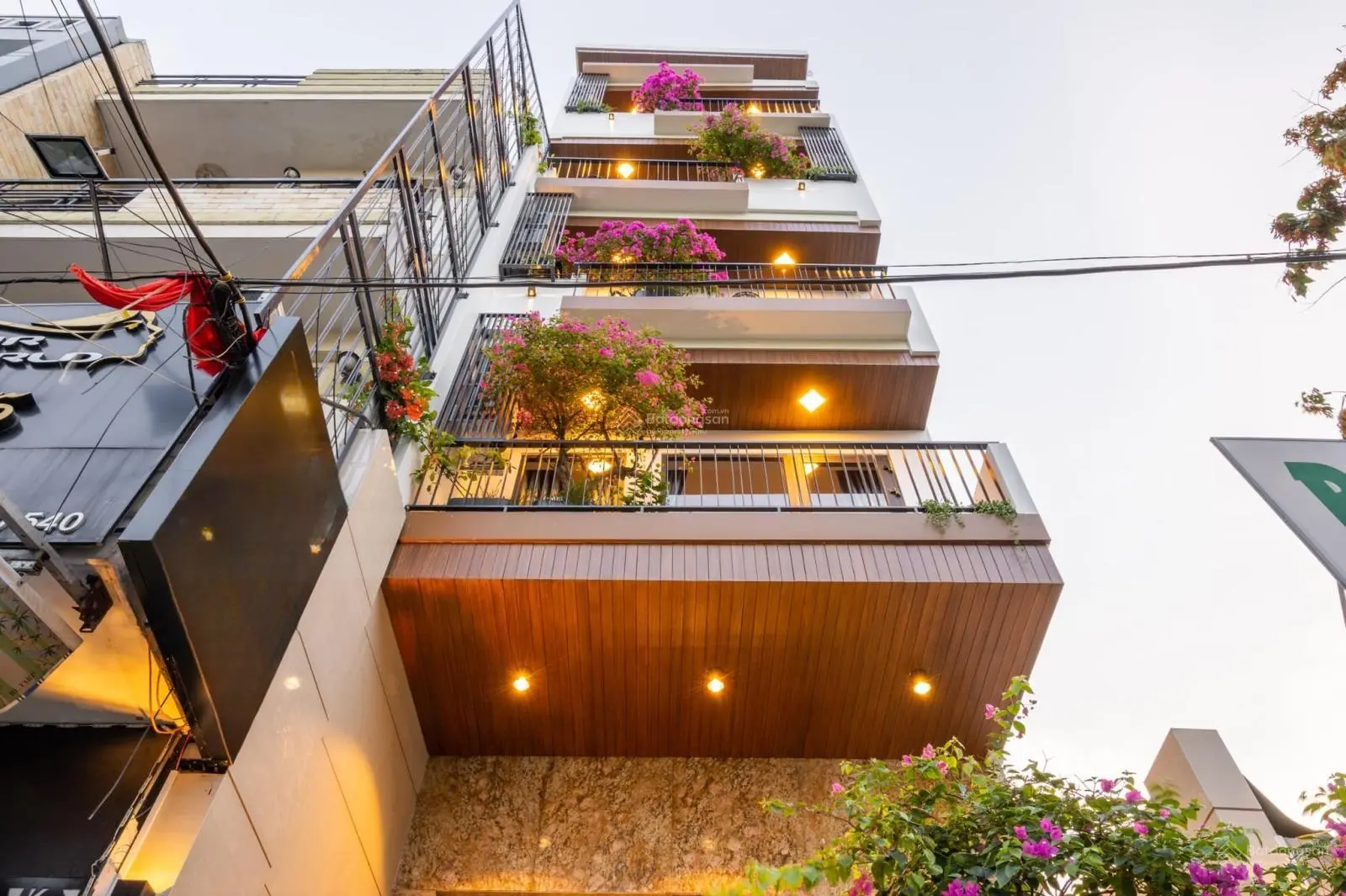 Bán tòa căn hộ cao cấp dòng tiền khủng có hồ bơi view ngắm trọn thành phố Đà Nẵng, giá chỉ 2x tỷ