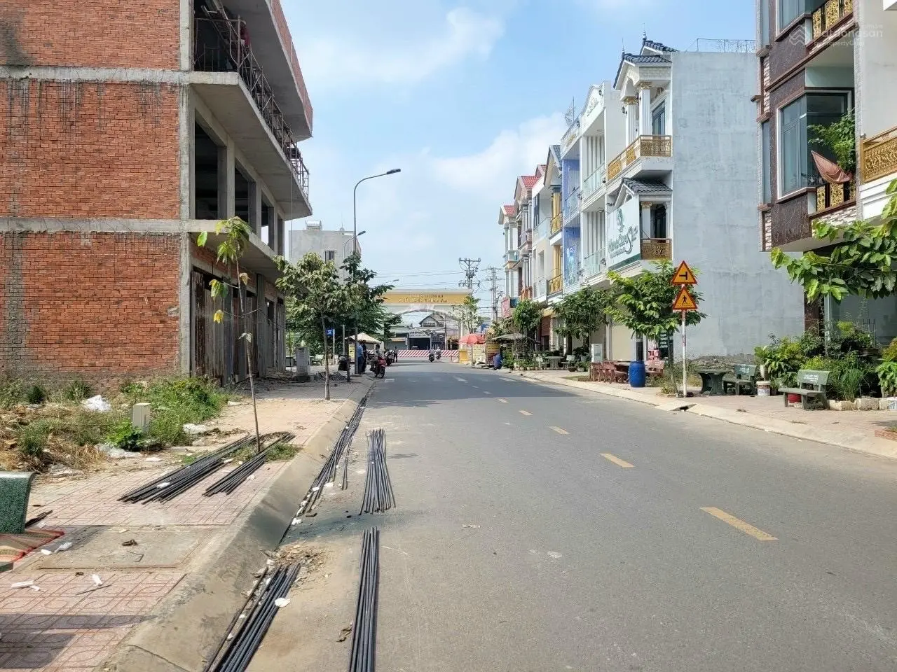 CẮT LỖ bán gấp đất 102m2nở hậu MT Phạm Văn Đồng, Hiệp Bình Chánh, Thủ Đức. Giá chỉ còn 2tỷ4/lô. SHR