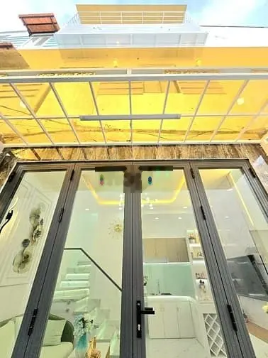 Nhà đẹp 2 lầu có sổ hồng, gần chợ gần quận 7