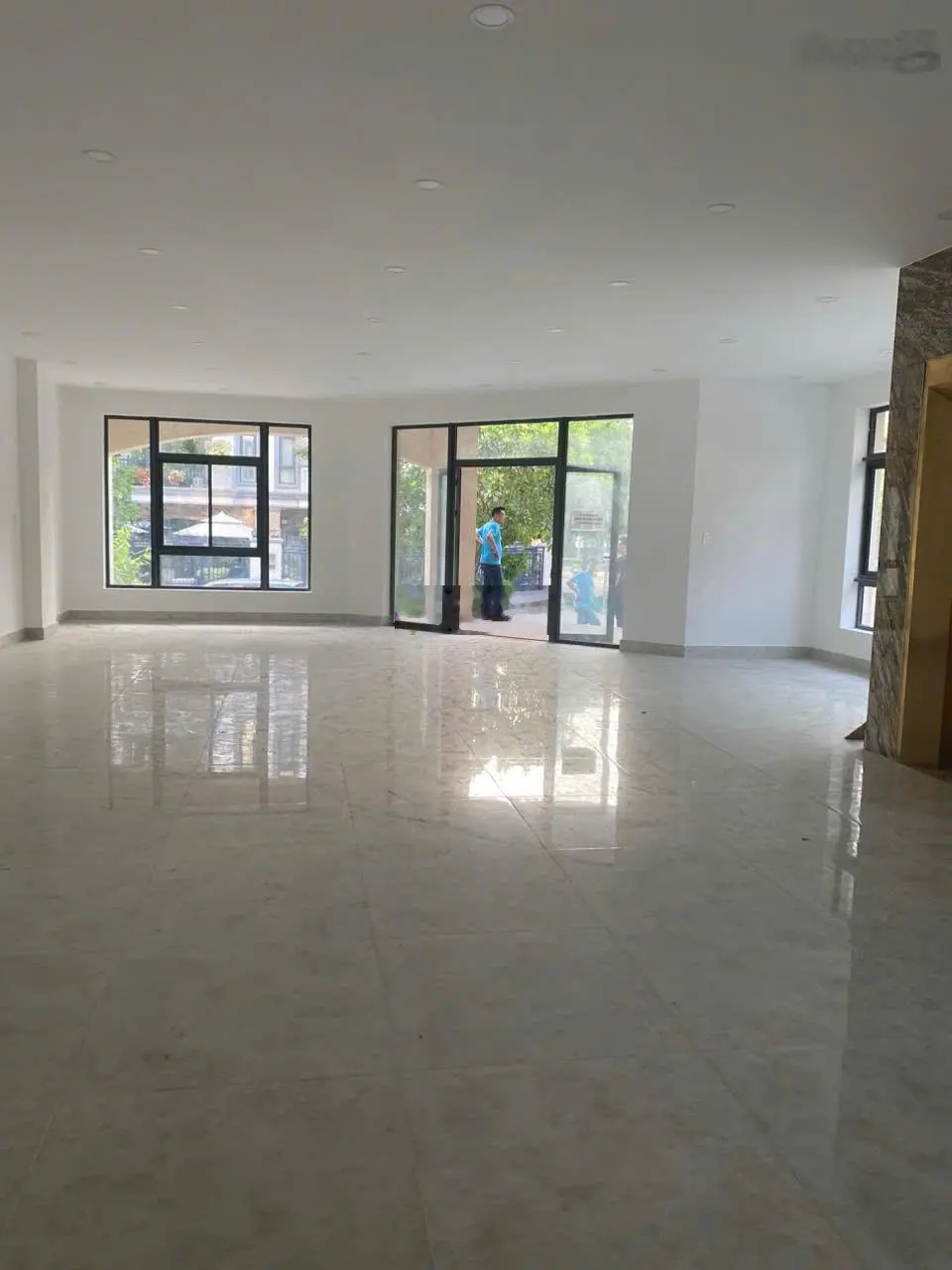 Cần bán gấp - Căn góc 2 mặt thoáng - Vị trí đắc địa - 13x22m - Nhà hoàn thiện - Đã có sẵn sổ hồng
