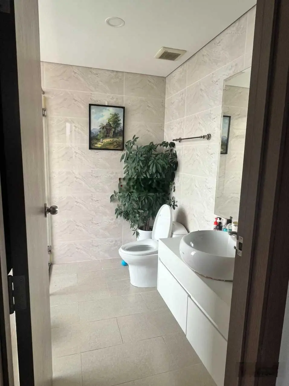 Bán căn hộ 3 ngủ 106 m2 ban công Đông Nam giá 8.3 tỷ sổ đỏ sẵn sàng giao dịch