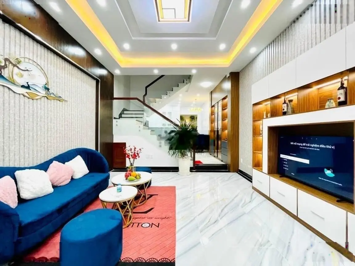 Xoay vốn bán nhanh nhà 57m2 giá 3tỷ850 triệu hẻm xe hơi đường Nguyễn Tri Phương Quận 10. Sổ sẵn