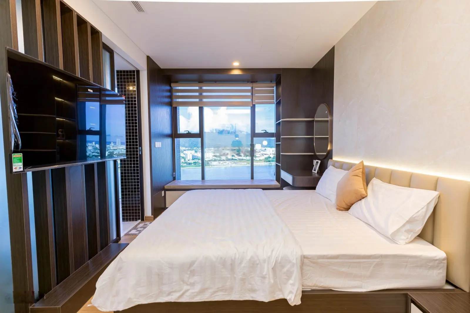Bán cắt lỗ căn vip, căn góc siêu đẹp tại SAM Towers Đà Nẵng chỉ 5,5 tỷ, diện tích 84m2, 2 PN