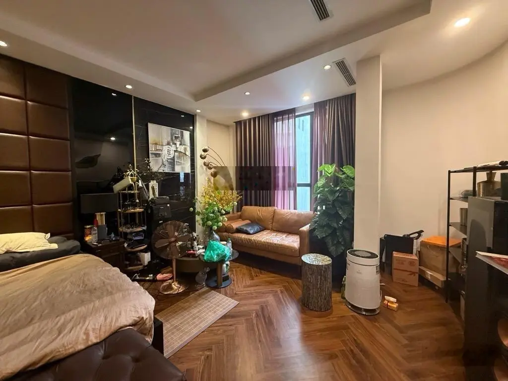 Đỉnh cao lý nam đế - một nhà ra phố - oto đỗ cửa - 3 thoáng - full nội thất cao cấp - thang máy