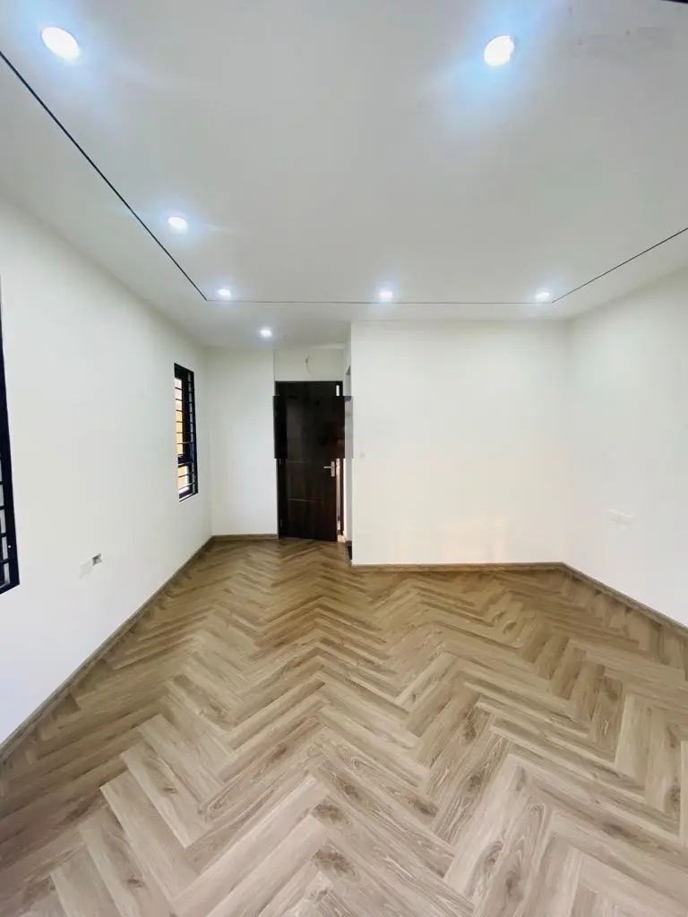Bán nhà phố Cổ Linh - Long Biên, nhà xây mới 6 tầng x 45m x 4.3m mặt tiền, thang máy nhập khẩu-gara