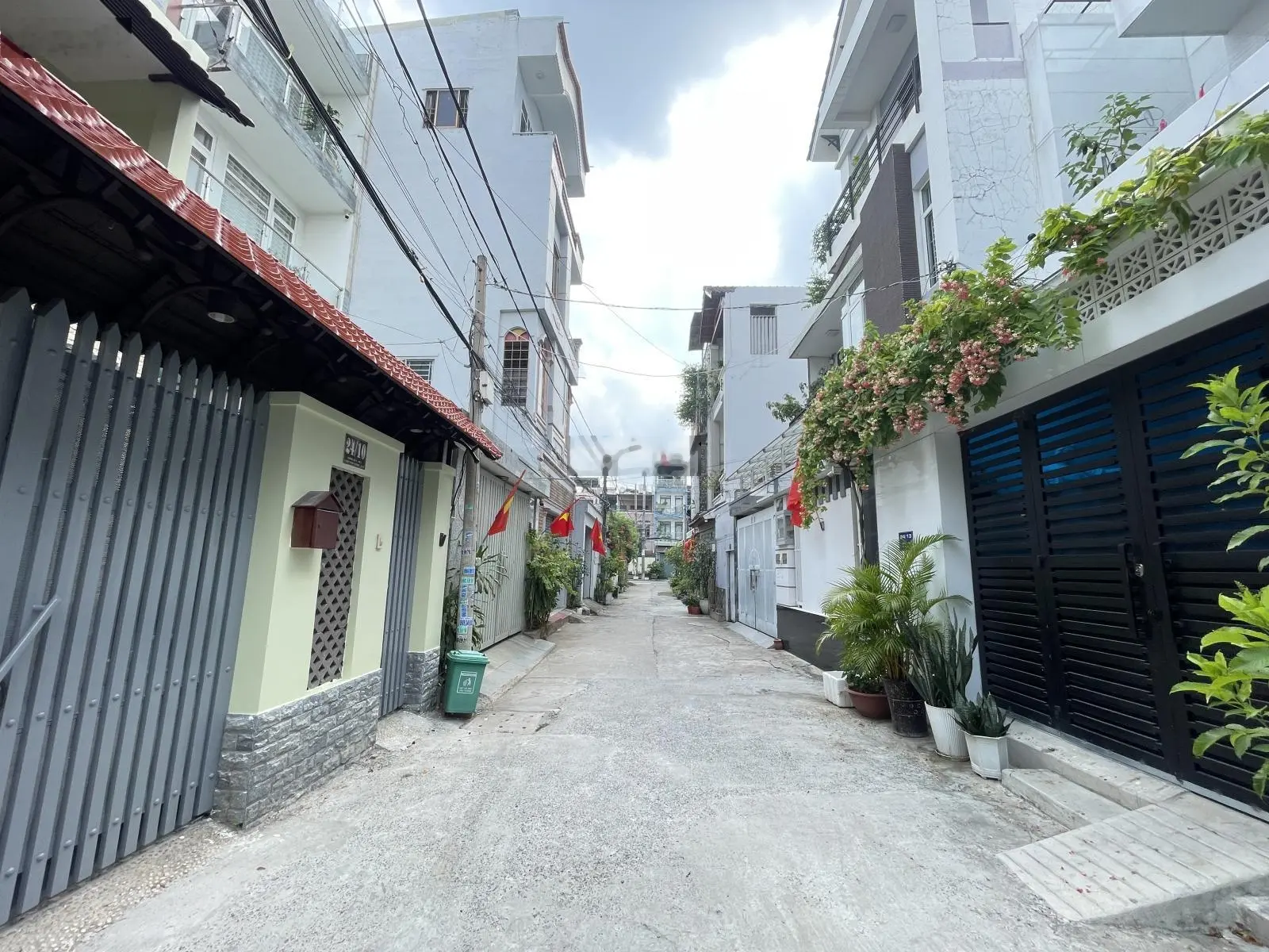 NHÀ 2 TẦNG RỘNG Ngay Nhà thờ Fatima, đường ô tô thông - Khu dân cư đồng bộ - Nội thất cơ bản.
