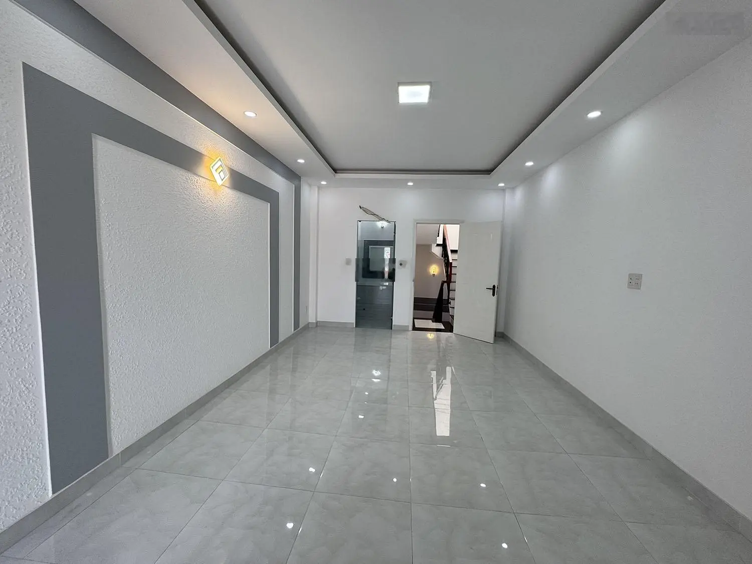 Nhà phố Trệt,3 lầu, sân thượng, mới 100%, 4 phòng ngủ, hẻm xe hơi đổ cửa khu VIP Nguyễn Thượng Hiền