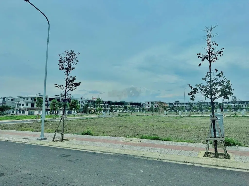 CẦN BÁN GÂP LÔ ĐẤT NẰM HƯỚNG THẲNG VÀO CỔNG SÂN BAY LONG THÀNH