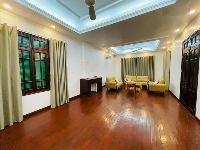Biệt thự đẹp bể bơi sân vườn Hồ Tây bán, xe hơi 7 chỗ đỗ trong nhà. Biệt thự chất lượng cao