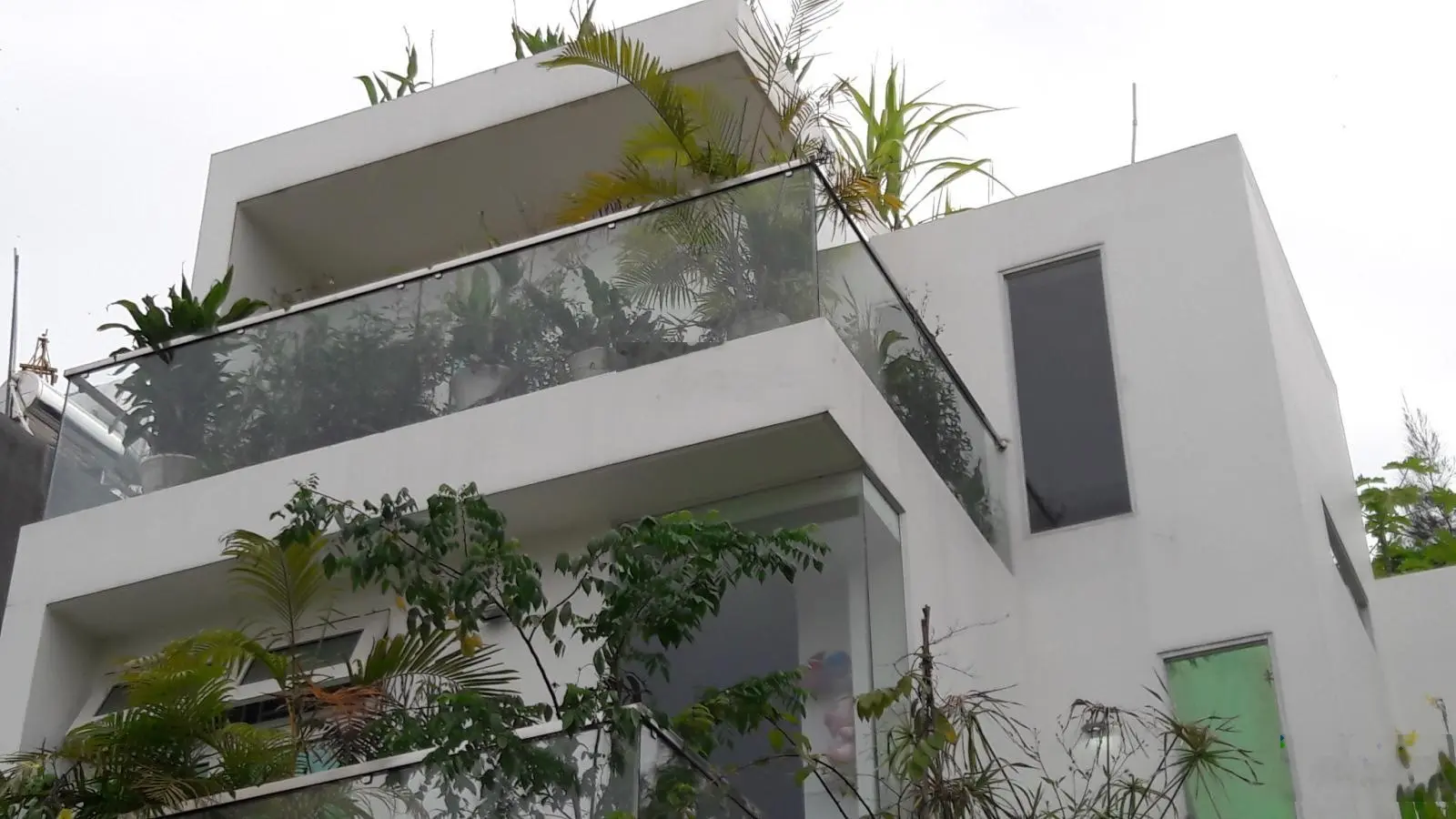 Nhà đẹp 3 tầng, góc 3 mặt tiền, 84m2 sổ hồng, liên phường, gần global city, q.9