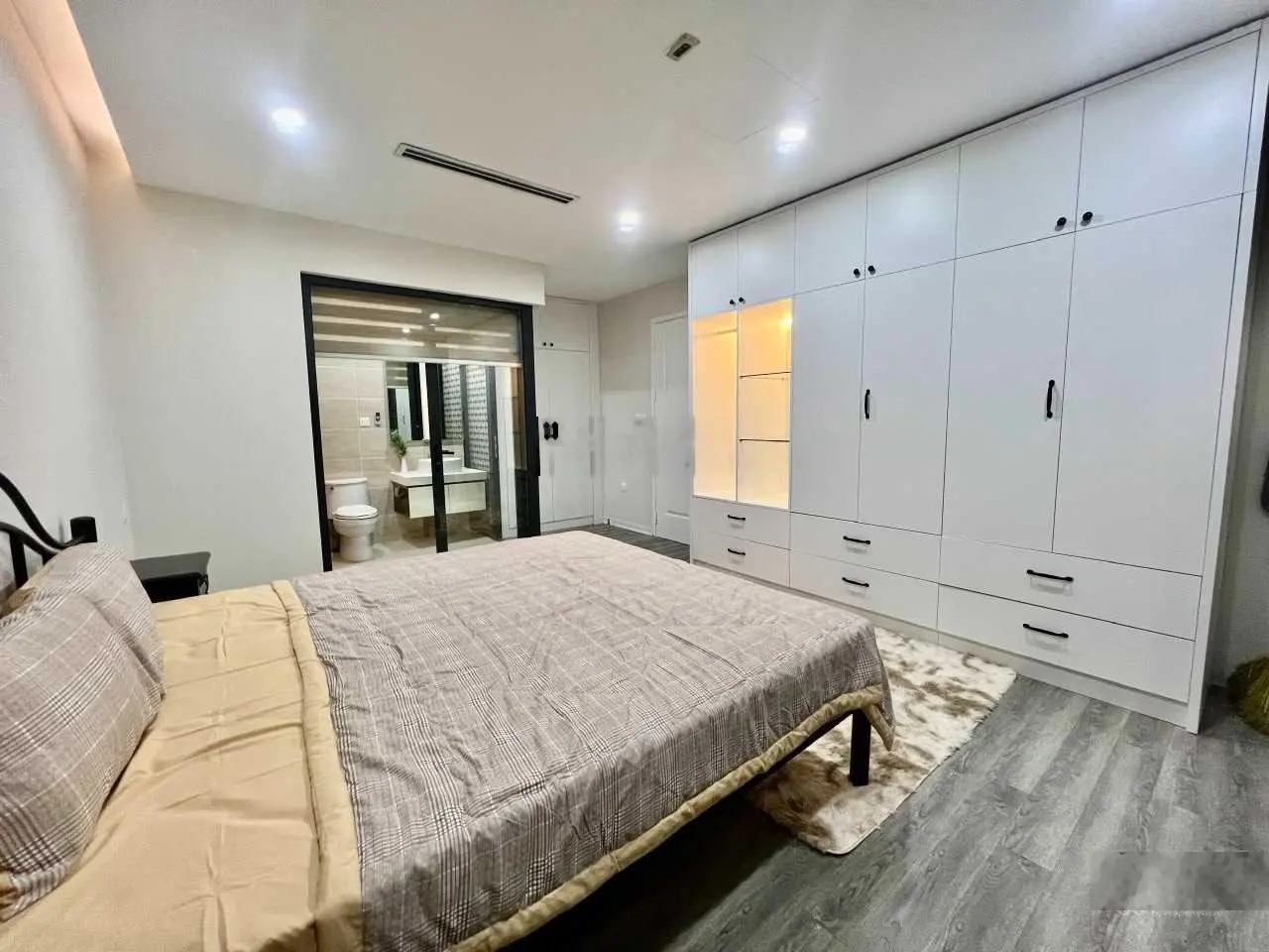 Gia đình thiện chí cần bán gấp căn hộ Penthouse view bể bơi 200m2 ở Imperia Garden giá chỉ 10 tỷ
