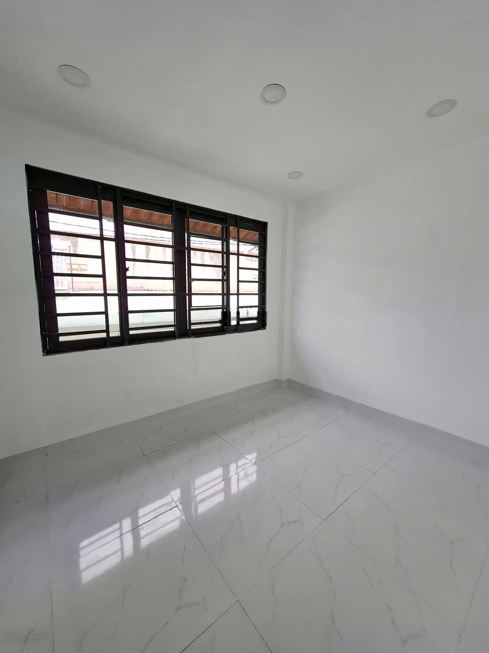 Nhà mới 1/ ngắn Nguyễn Văn Quá Quận 12 gần cầu Tham Lương. Giá 1tỷ030tr còn bớt