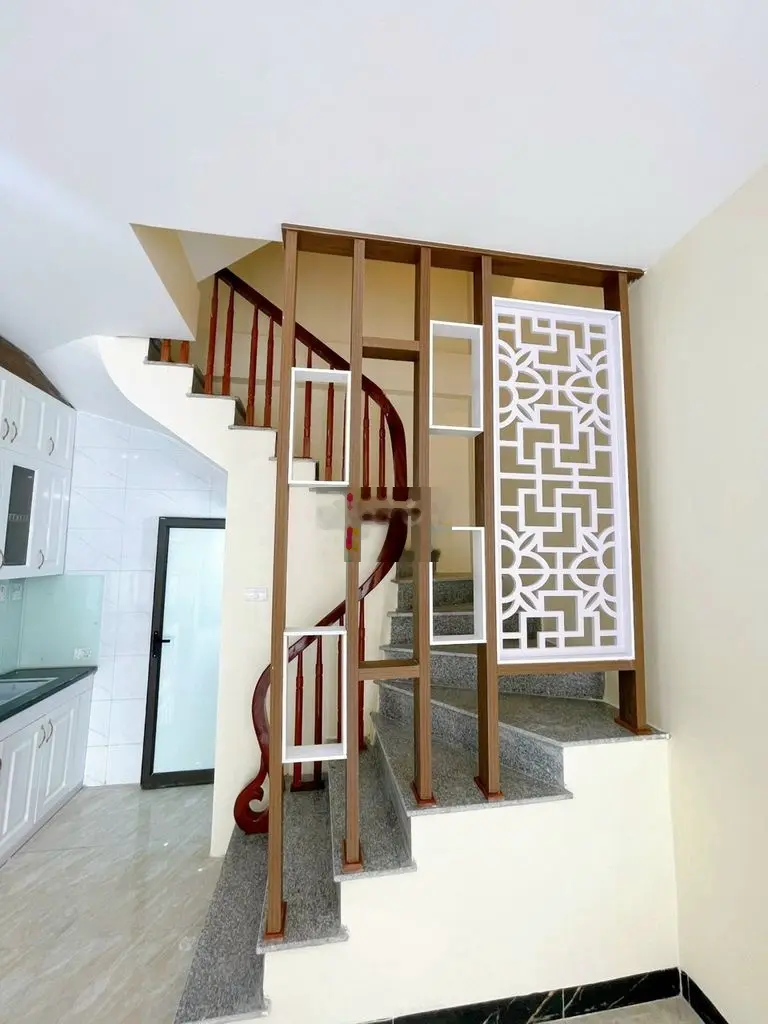 Nhà Giang Chính 32M2 xây 5 tầng ô tô đậu cửa giá chỉ 2,4 tỷ