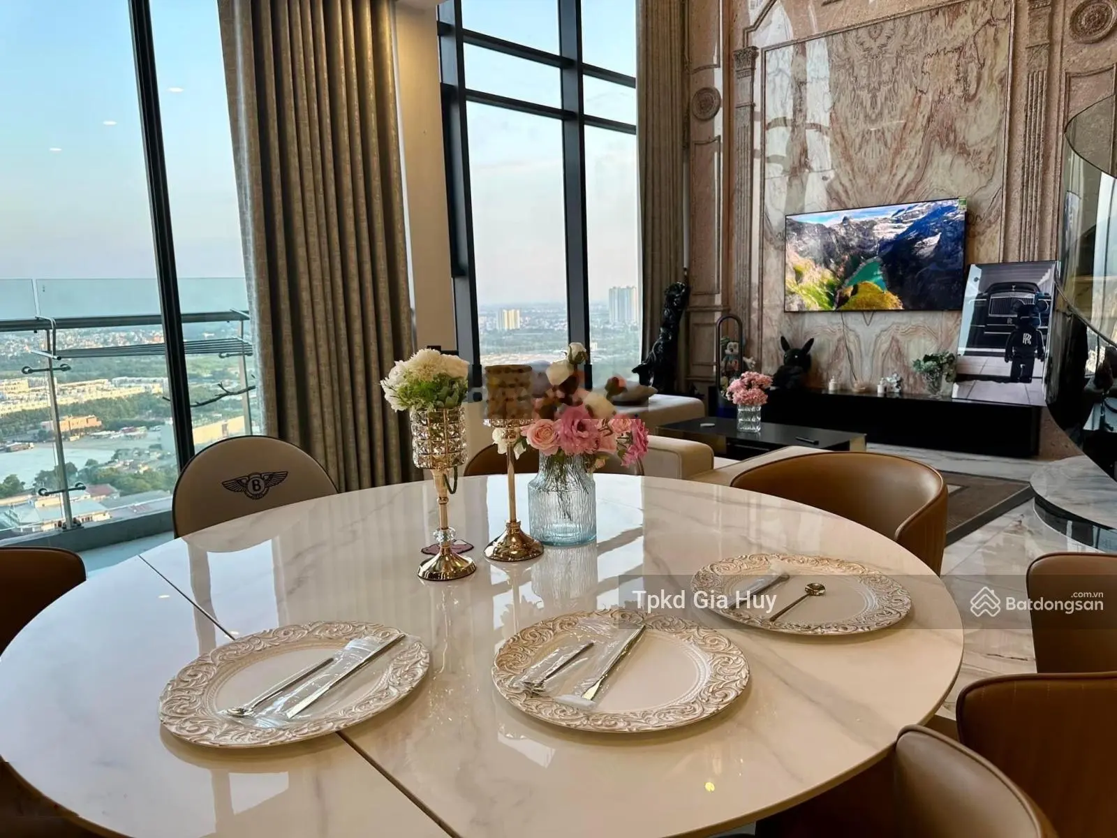 Cần bán Skyvila 220m2, full đồ, view siêu đẹp tại Vinhomes Metropolis. LH 0888.61.8818