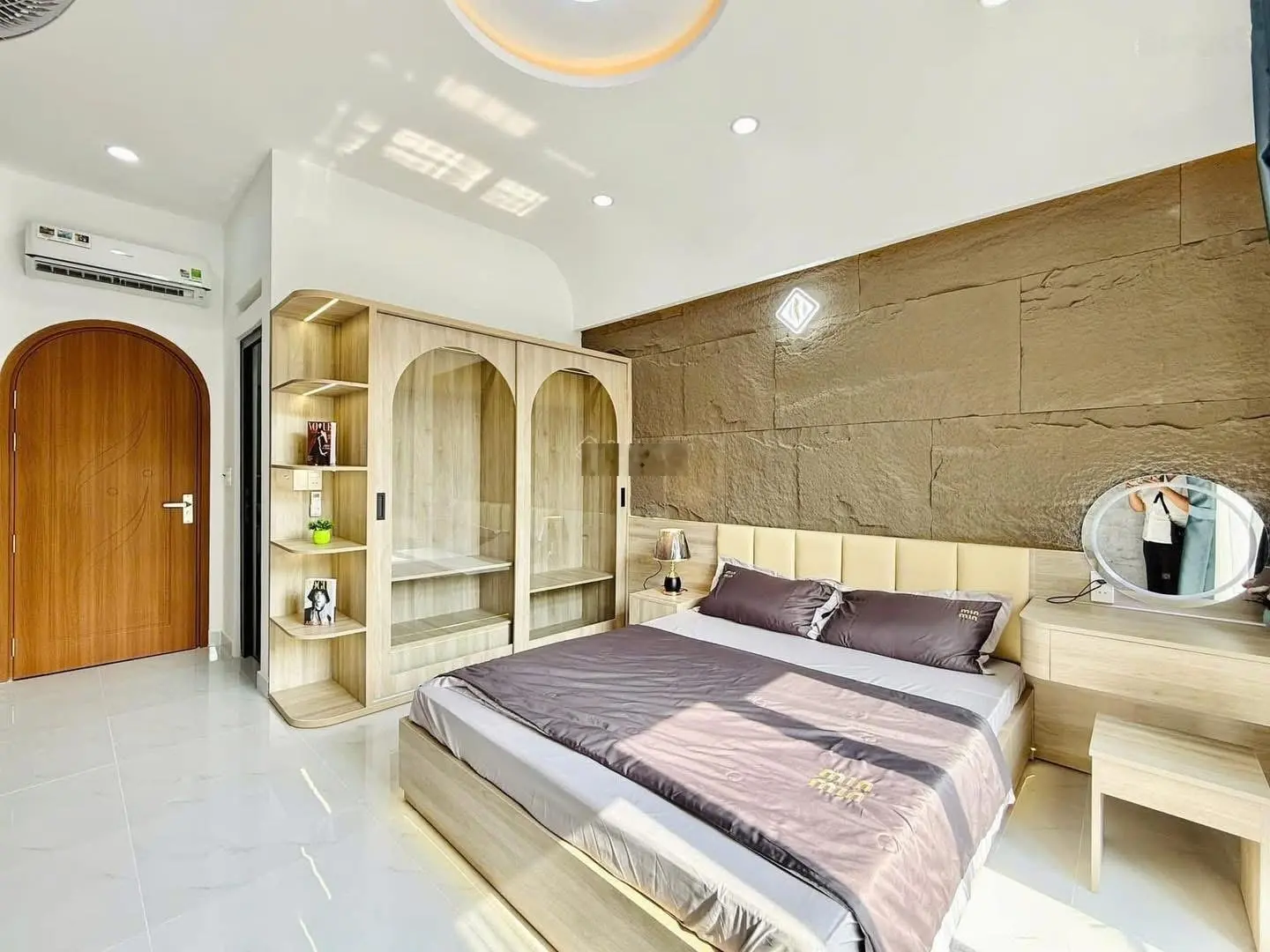 Cần bán gấp nhà đẹp tại Ni Sư Huỳnh Liên phường 10 quận Tân Bình, 73m2 SHR