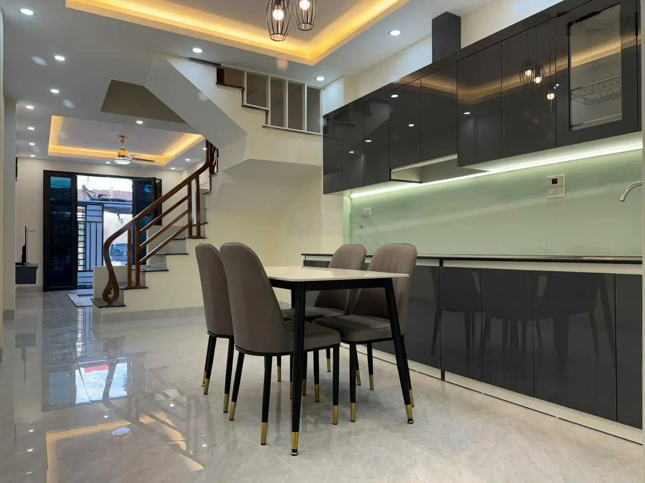 Nhà mới đẹp, ô tô đỗ cửa, DT 52m2, 3 tầng. Giá chỉ 1,79 tỷ. Có TL, Trần Quang Khải, TP Ninh Bình