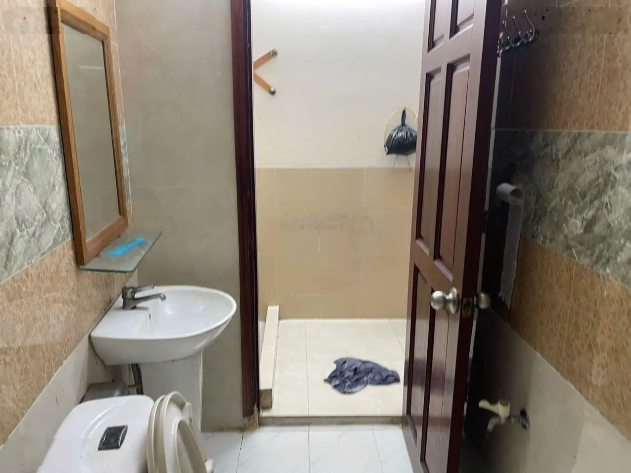 Bán nhà 1 tr1 lưng hẻm ôtô đường 43 hiep bình chánh thủ Đức ---Dt.71.4m2 ---Giá.3ty3 TL