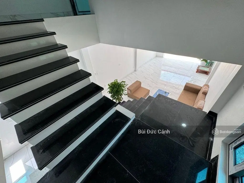 Nhà 2 tầng sẵn kinh doanh, ôtô đỗ cửa ngõ thông giá 2,8 tỷ