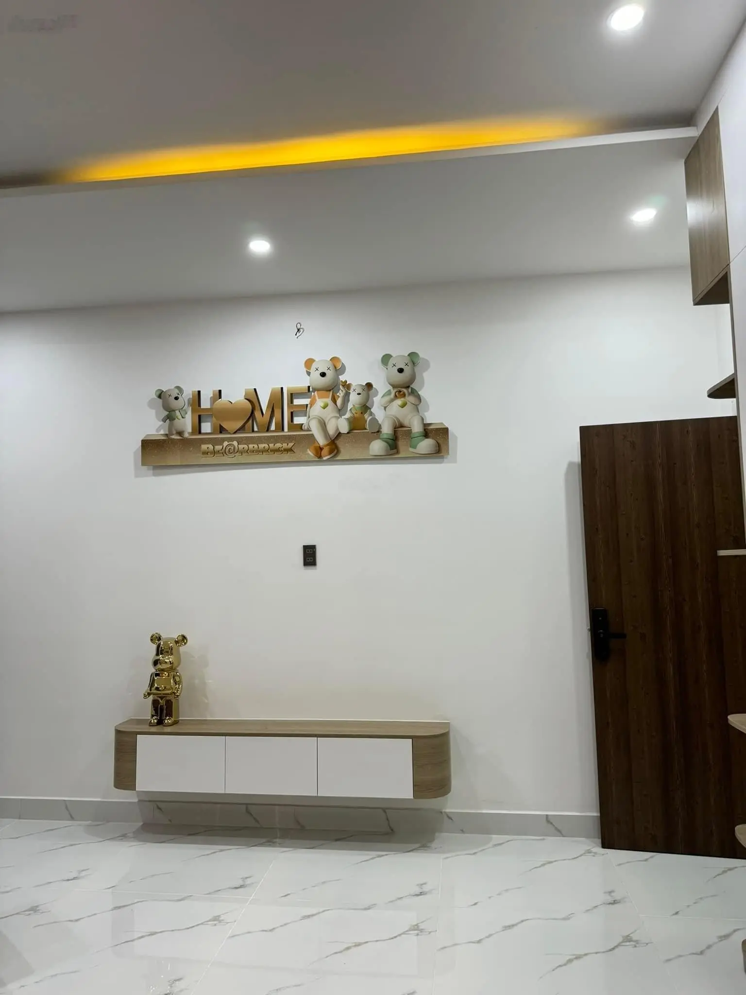 Siêu phẩm nhà 3,5 tầng đúc mặt tiền đường Nguyễn Xí - Sát biển Nguyễn Tất Thành - Liên Chiểu
