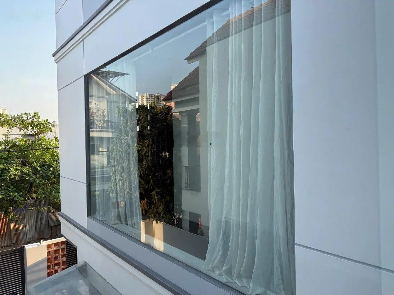 Biệt thự đường số 12m trung tâm Quận 7, 9*17,5 chỉ 14,5 tỷ rẻ như nhà phố.