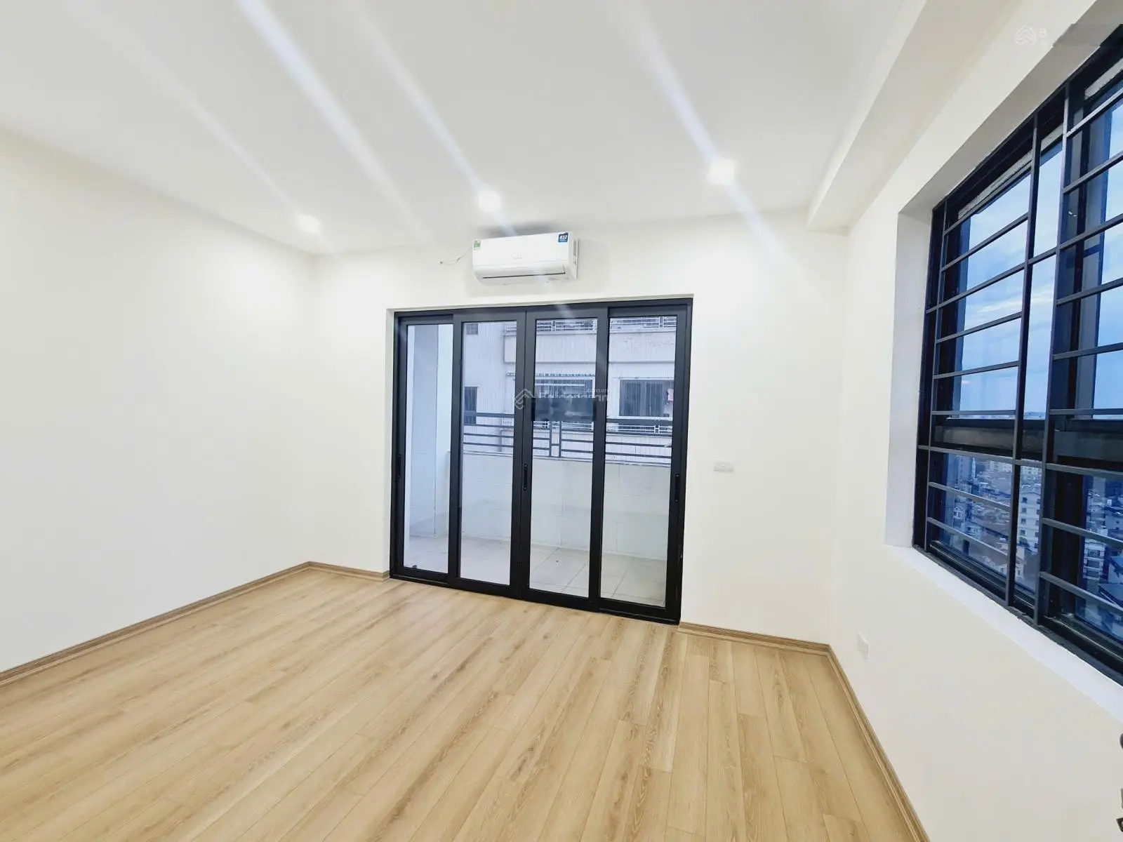 Giá tốt nhất khu vực! Bán gấp căn hộ CT8 Đại Thanh - căn góc, view đường 70