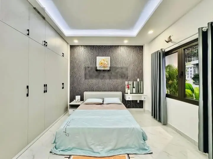 Bán gấp nhà đẹp hẻm xe hơi Đ. CMT8, P15, Q10 .DT: 5,5x17m Full Nội Thất Vào Ở Ngay Giá 4Tỷ 360.