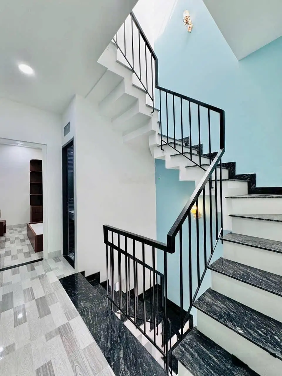 Kinh doanh thua lỗ bán gấp nhà ở Nhiêu Tứ, P6, Phú Nhuận. DT 28,2m2. Sổ hồng riêng
