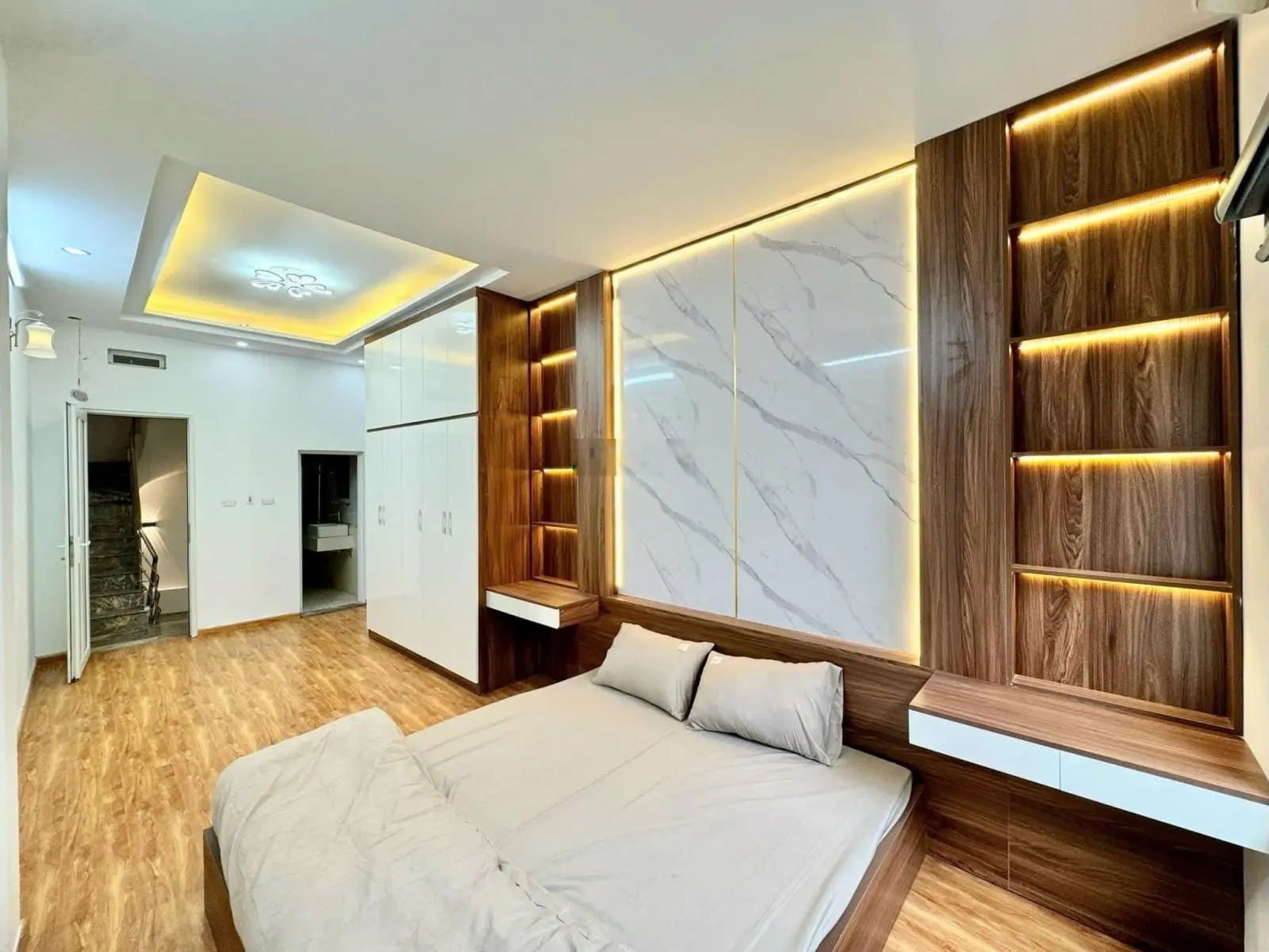 Bán nhà Vĩnh Hưng 30mx5tầng 5,4 tỷ,sổ vuông vắn,oto đỗ cổng,gần Time City,UDIC,T&T Vĩnh Hưng
