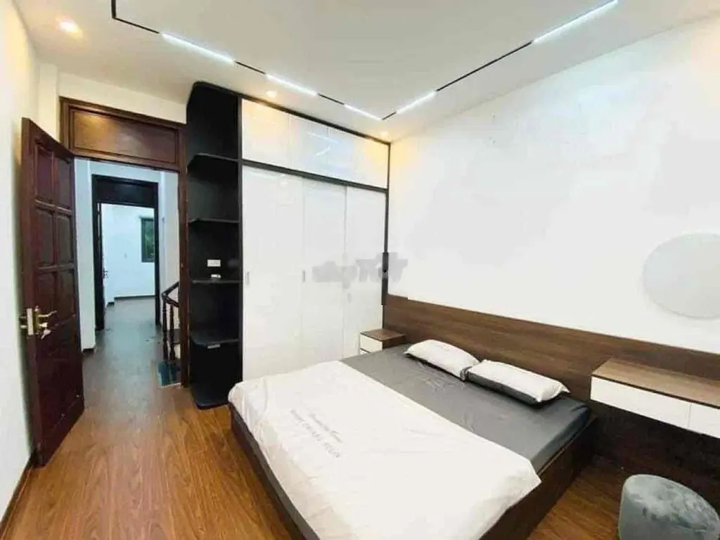 Bán Gấp! Cát Linh, Gần phố, ngõ thông, lô góc, ô tô 35m, 36m2*5T