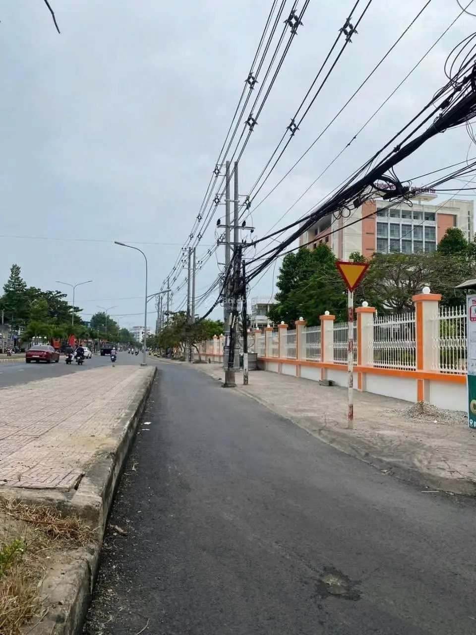 Bán 2 nền cạnh trường đại học Xây Dựng miền Tây đường ôtô P3 TP Vĩnh Long