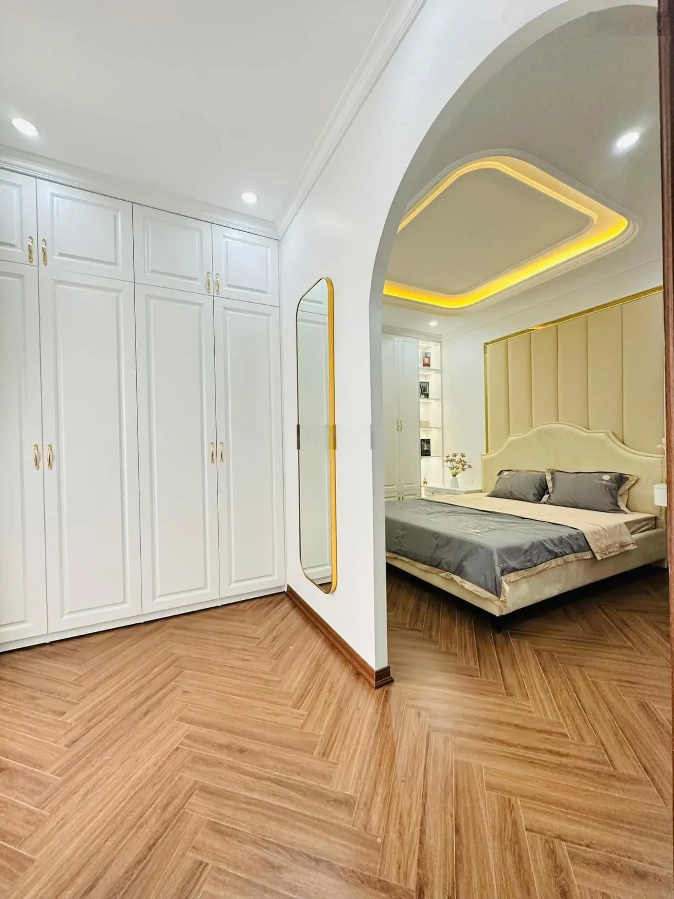 Bán nhà đội cấn tt ba đình - diện tích 45m2x5t- oto đỗ cổng-full nội thất- giá 9.6 tỷ
