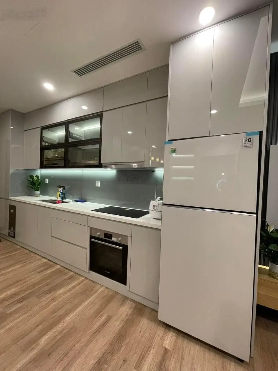 Bán nhanh căn hộ 2PN 2VS giá 3.080 tỷ rộng 58m2 tầng trung view biệt thự đảo rất đẹp tại Sol Forest