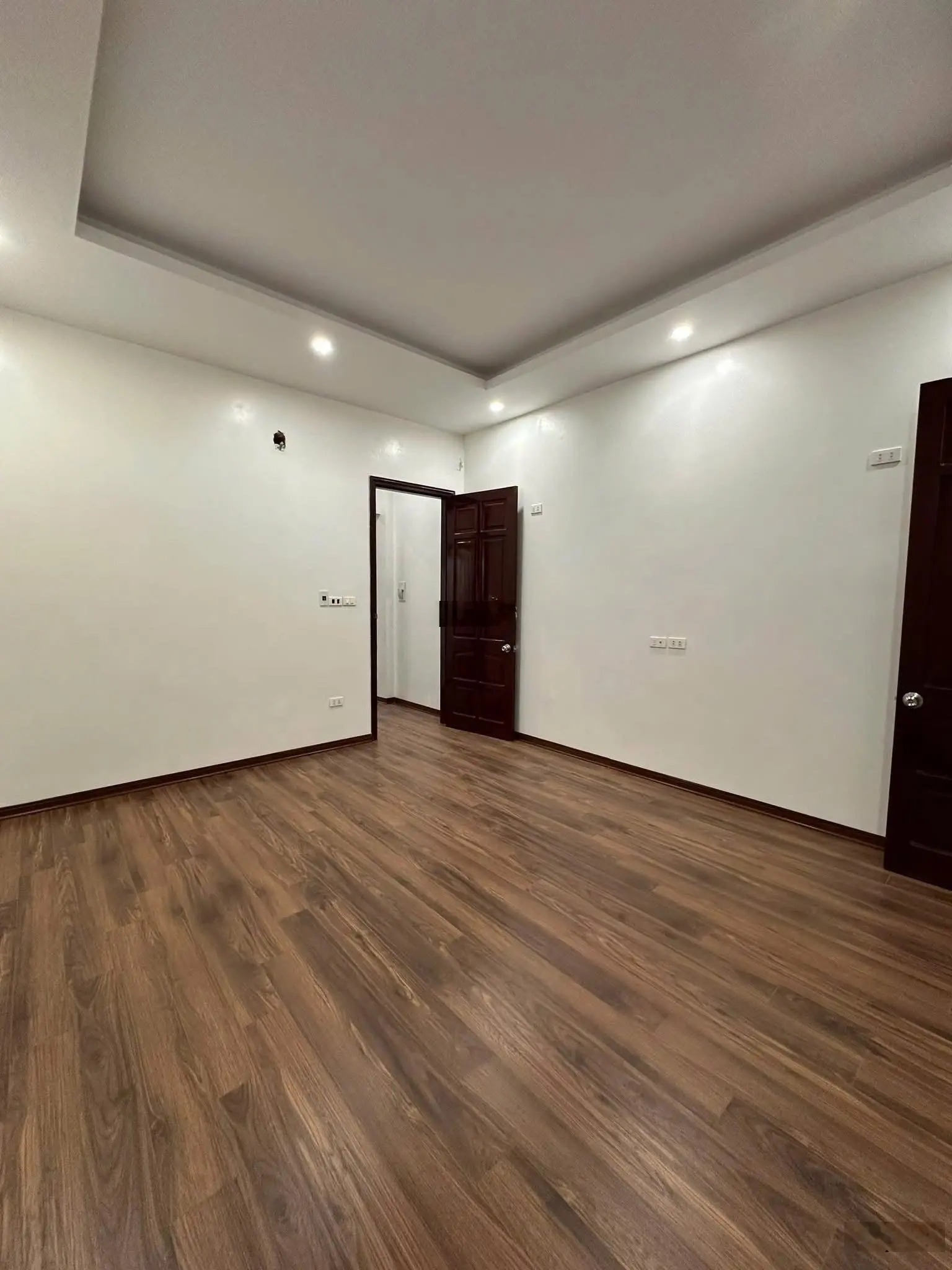 Bán nhanh bán gấp nhà phố văn cao thuỵ khuê tây hồ 50m 5 tầng nhỉnh 10 tỷ view hồ sát phố