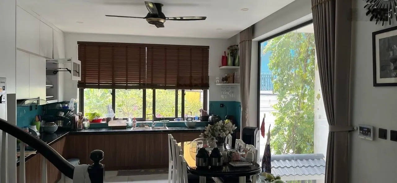 Bán nhà 4 tầng nhà đẹp phố Tư Đình, DT96m2 MT 7m đường ô tô rộng giá 18 tỷ. LH: 0979 833 ***