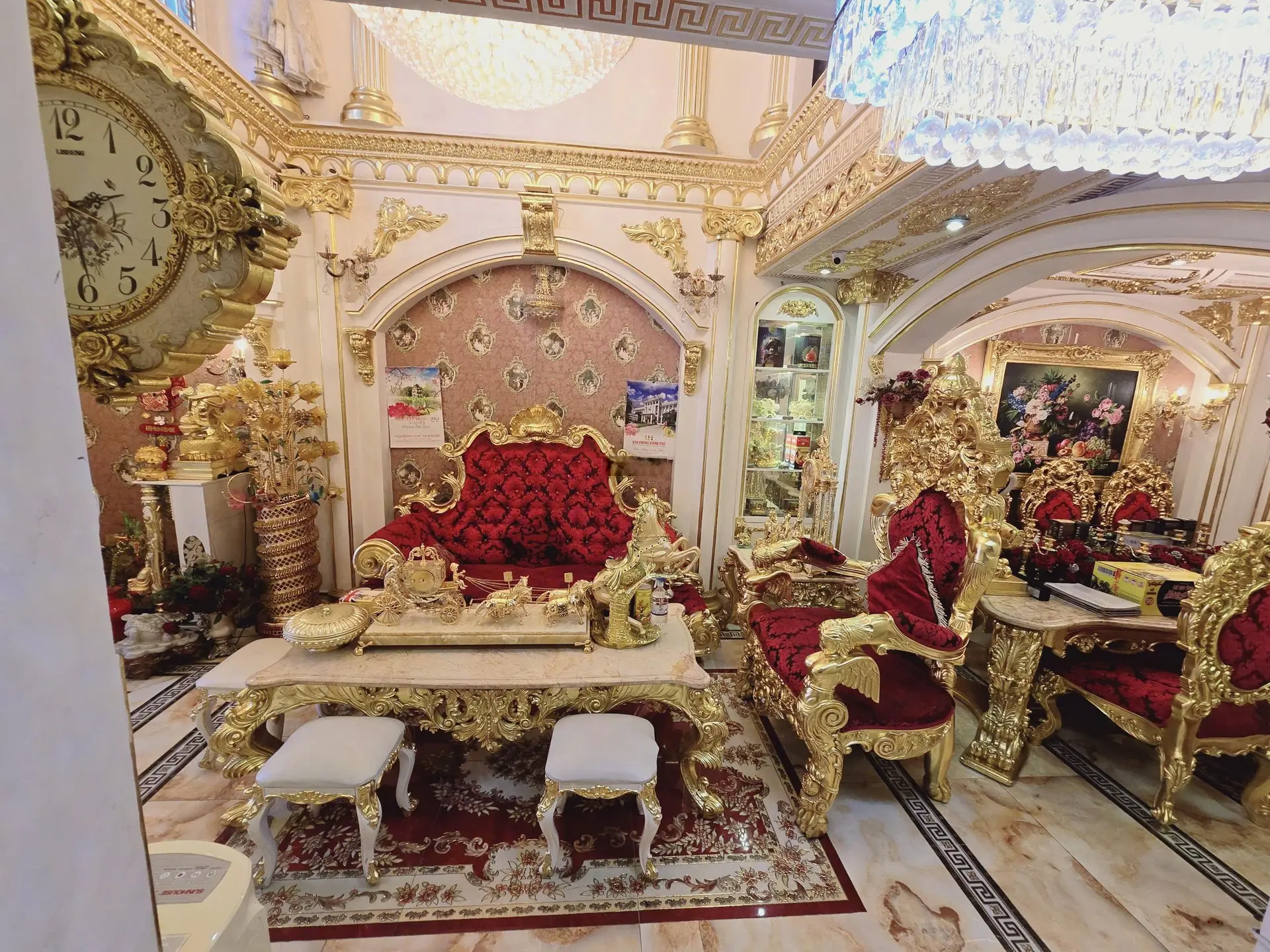 Ngộp Bán Gấp Biệt thự Dát vàng 18k, Tân Thuận Tây, Quận 7 -- Giá : 9Tỷ 100tr