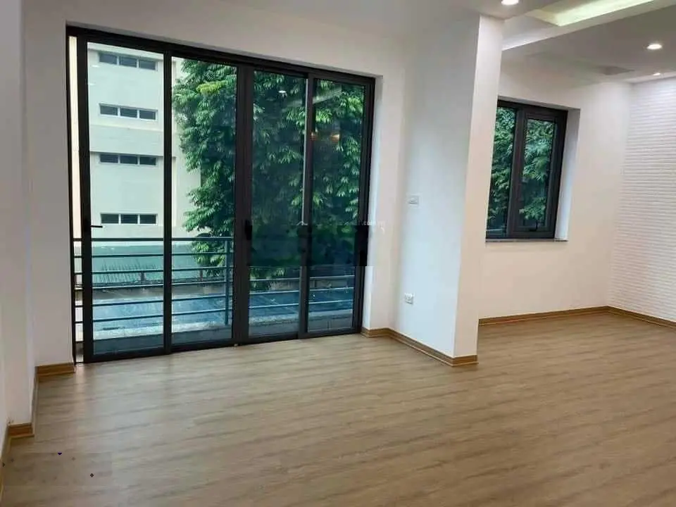 Bán biệt thự sân vườn Cầu Giấy, 106m2, 4 tầng thang máy, gara ô tô, vỉa hè rộng, 23.8 tỷ