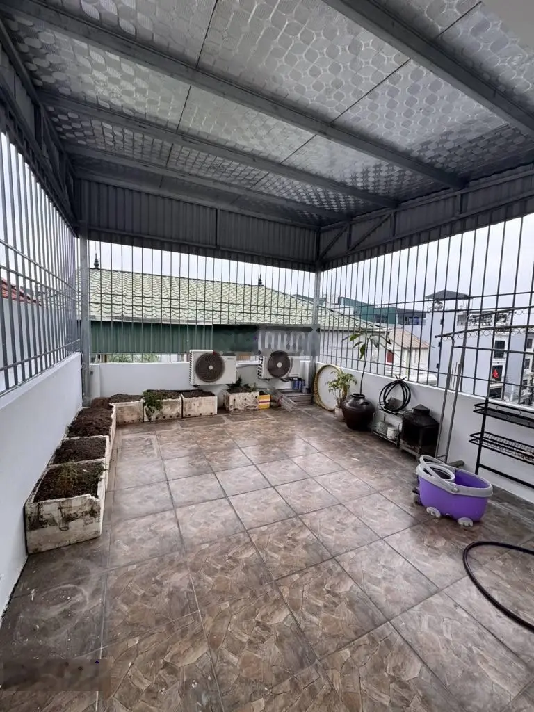 NHÀ MỚI XÂY, Vị trí năm ngay đầu Phố Phúc Lợi, khu VIP hàng xóm KĐT Việt Hưng, Vinhome riverside.