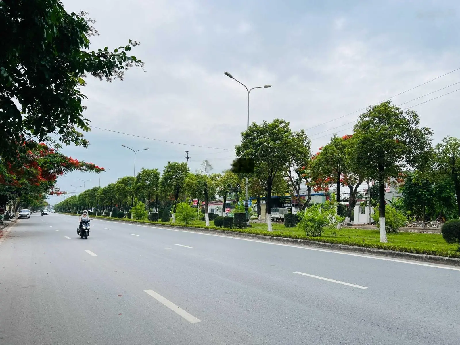 Bán lô đất 180 m2 ngang 6m vị trí đẹp mặt đường Phạm Văn Đồng, Dương Kinh, Hải Phòng