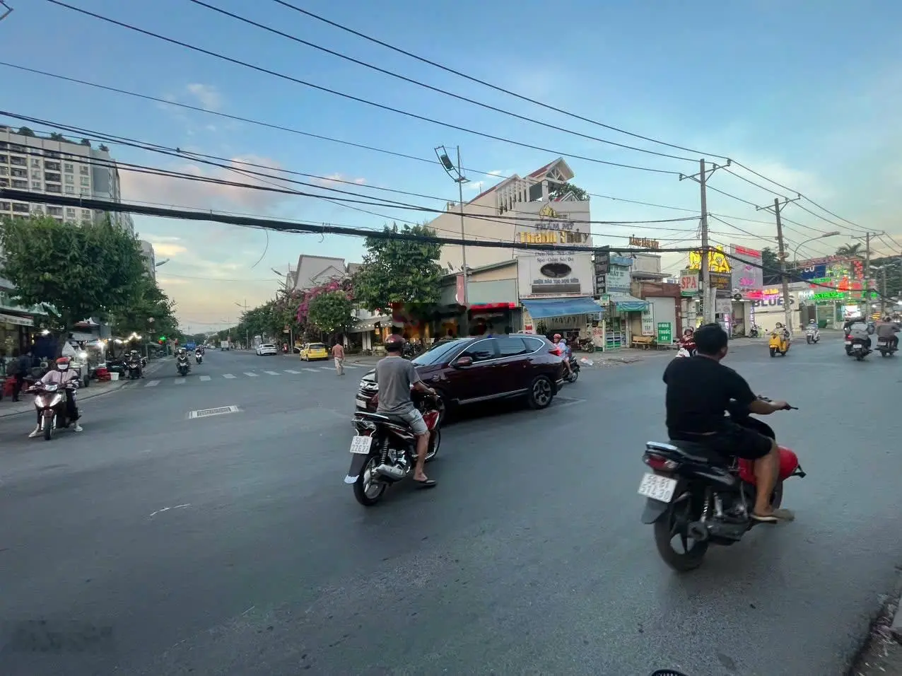 Cần bán nhanh lô đất mặt tiền đường Nguyễn Trung Nguyệt Quận 2. Ngang 8m3. Tel. 0903 034 ***