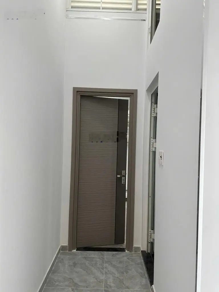 Nhà đẹp 30m2, ngang 4,2m sát mặt tiền Lê Hồng Phong Quận 5 giá 5 tỷ (thương lượng)