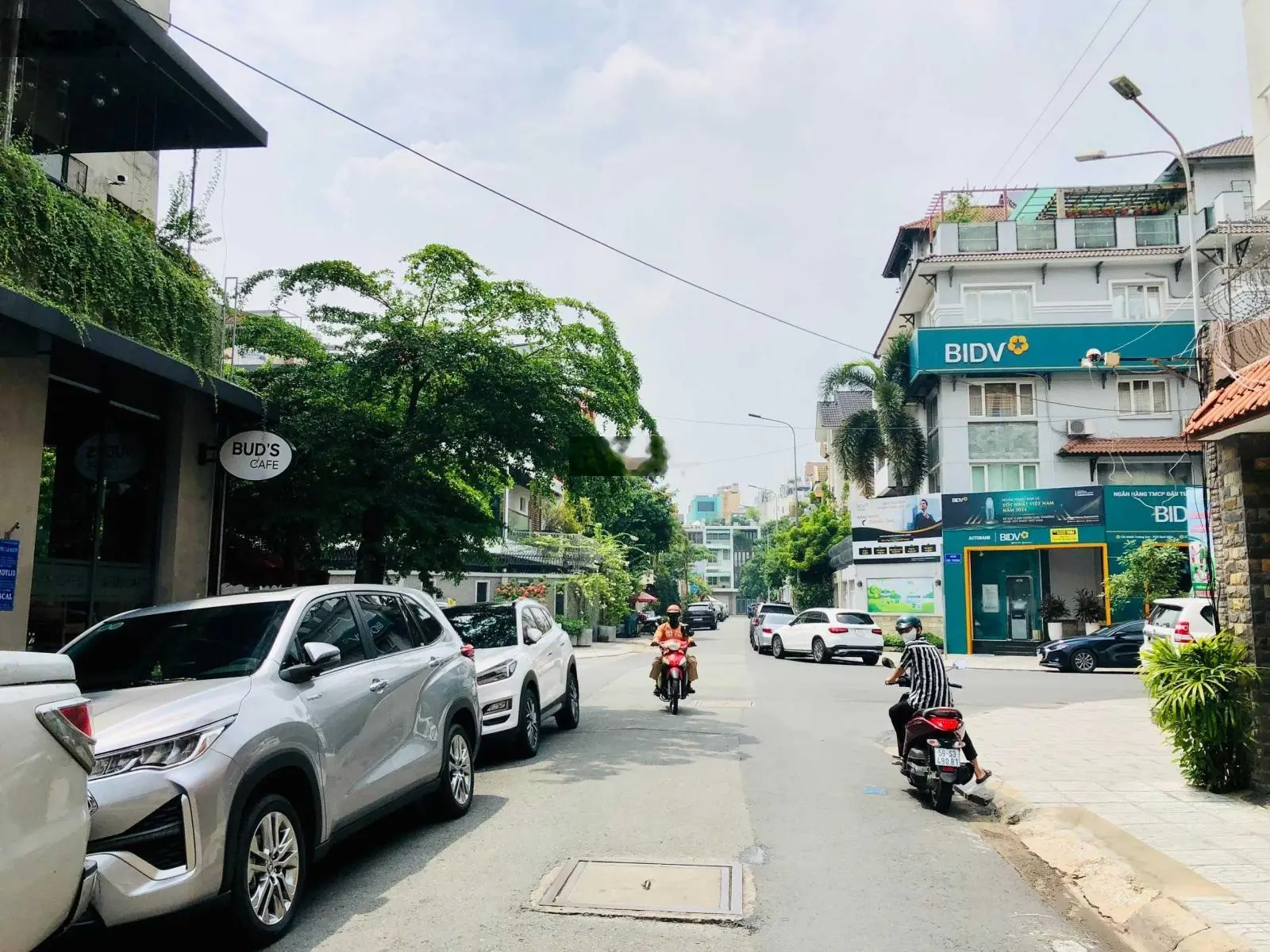 Bán nhà mặt tiền ngay khu đường Hoa - Phan Xích Long, DT 8x18m, 3 tầng mới cứng, chỉ 35,5 tỷ TL